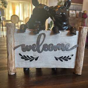 Pig - Garden Welcome Sign Statue Resin Farm Animals